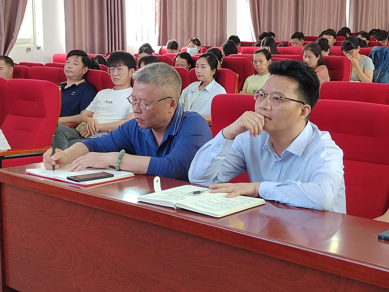 乘科技扁舟一叶，渡教育玉鉴琼田