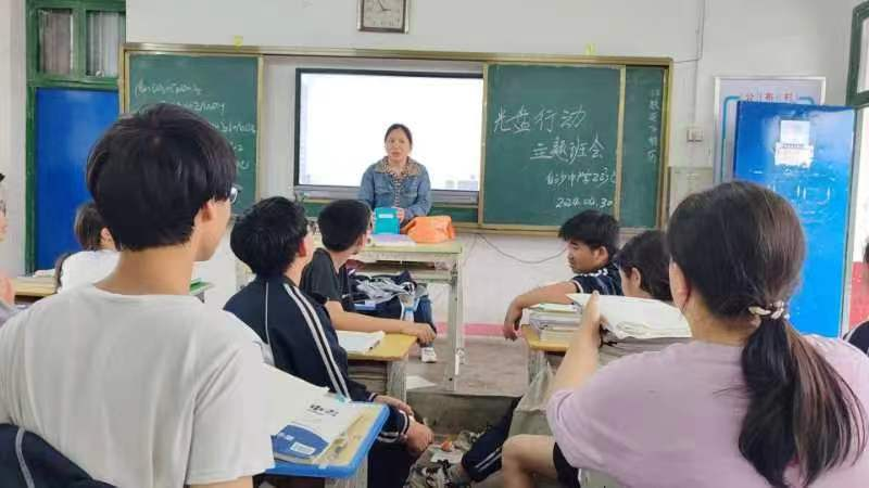 白沙中学积极推广“光盘行动”，倡导节约粮食新风尚