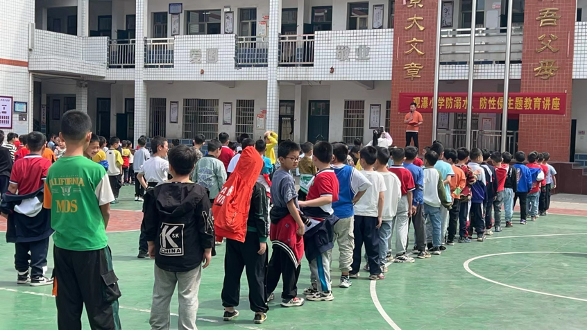 观瀑小学举行“防性侵、防溺水”安全主题教育