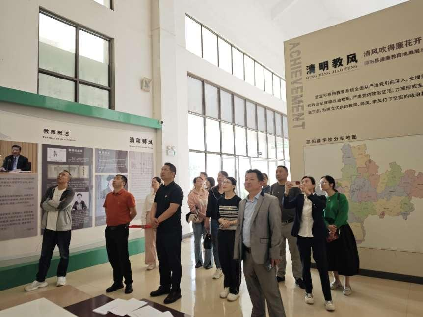 怀教育之命，举廉洁之旗