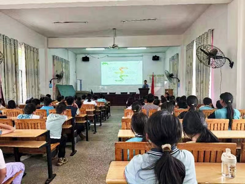与法同行 护航青春