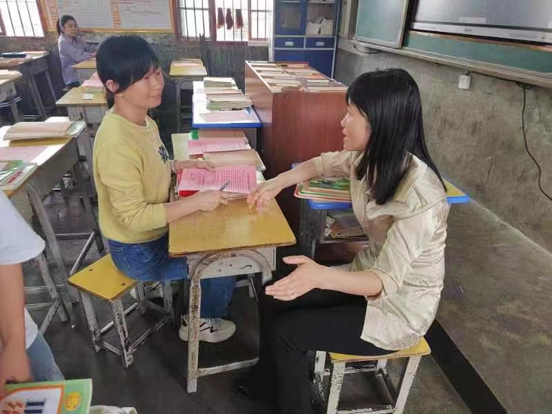 家校携手育幼苗  齐心协力向未来