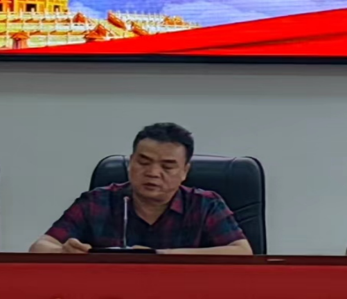 塘渡口中学举行新团员入团仪式