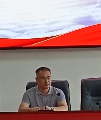 塘渡口中学举行新团员入团仪式