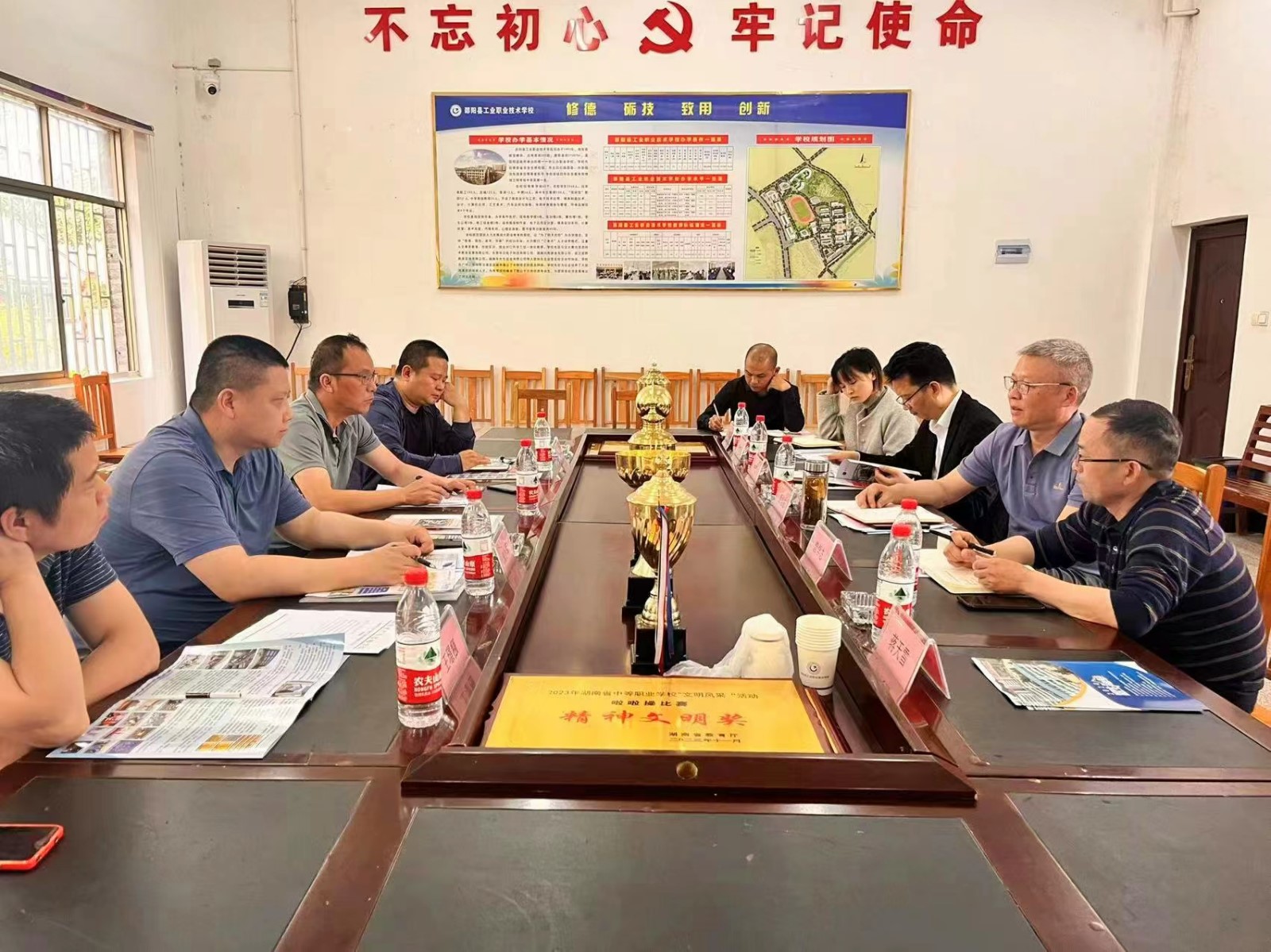 乘“交流之风”，扬“共赢之帆”