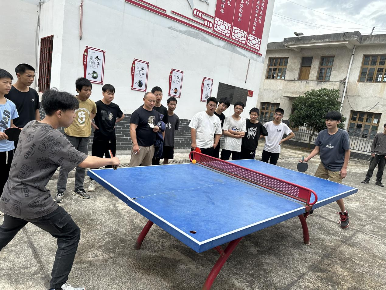 新宁县崀山镇崀山学校乡村少年宫举办运动会