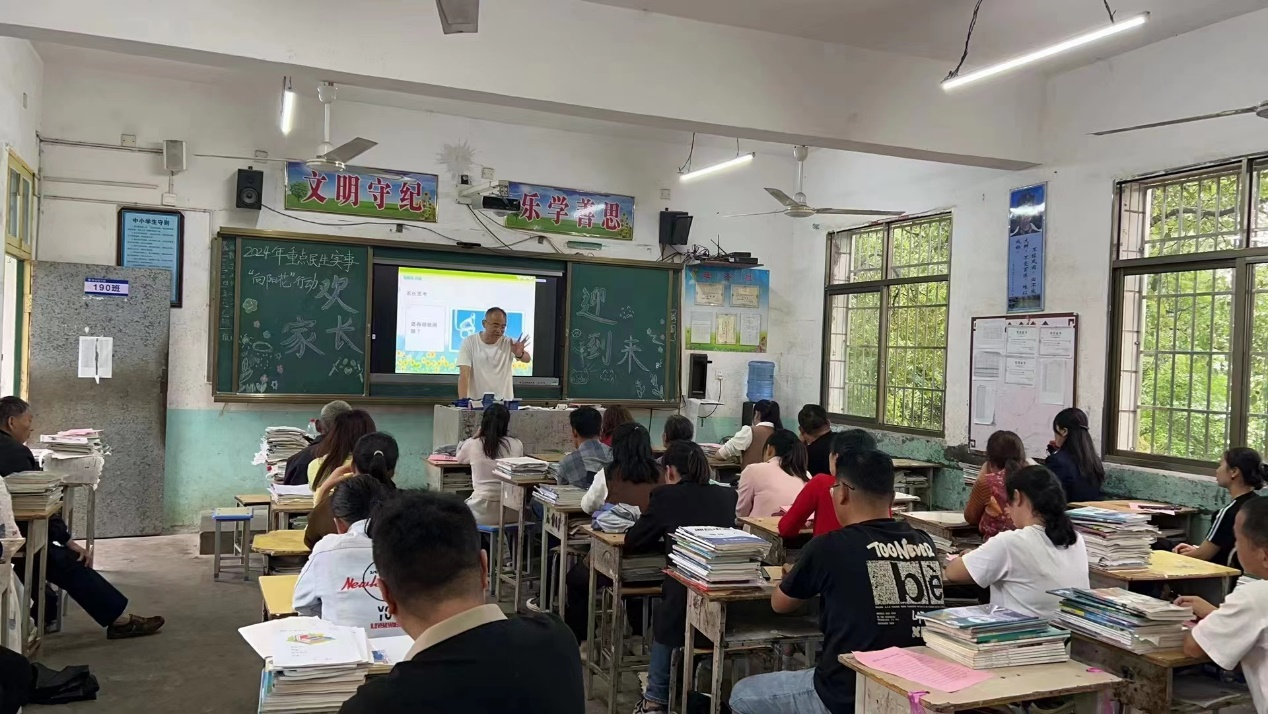 北塔区人大代表讲师团深入学校做家庭教育讲座