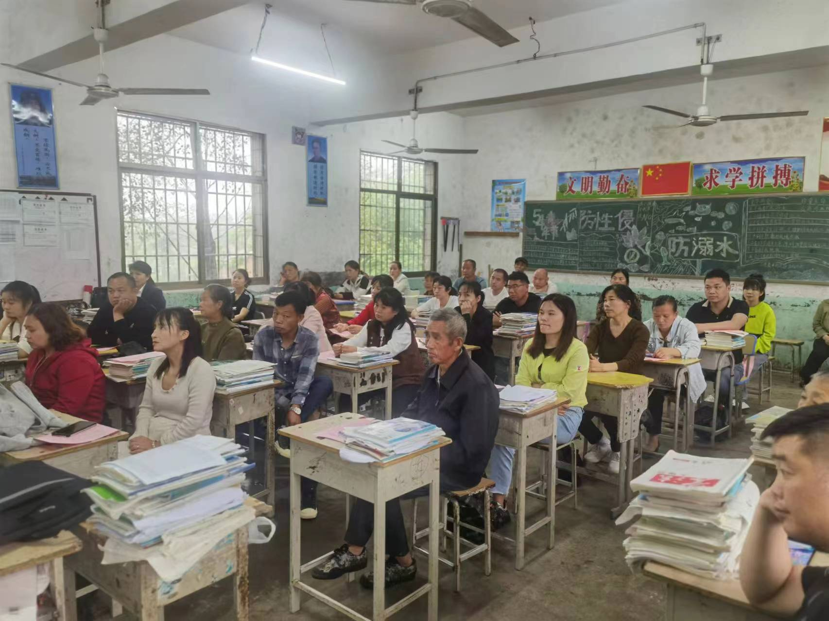 北塔区人大代表讲师团深入学校做家庭教育讲座