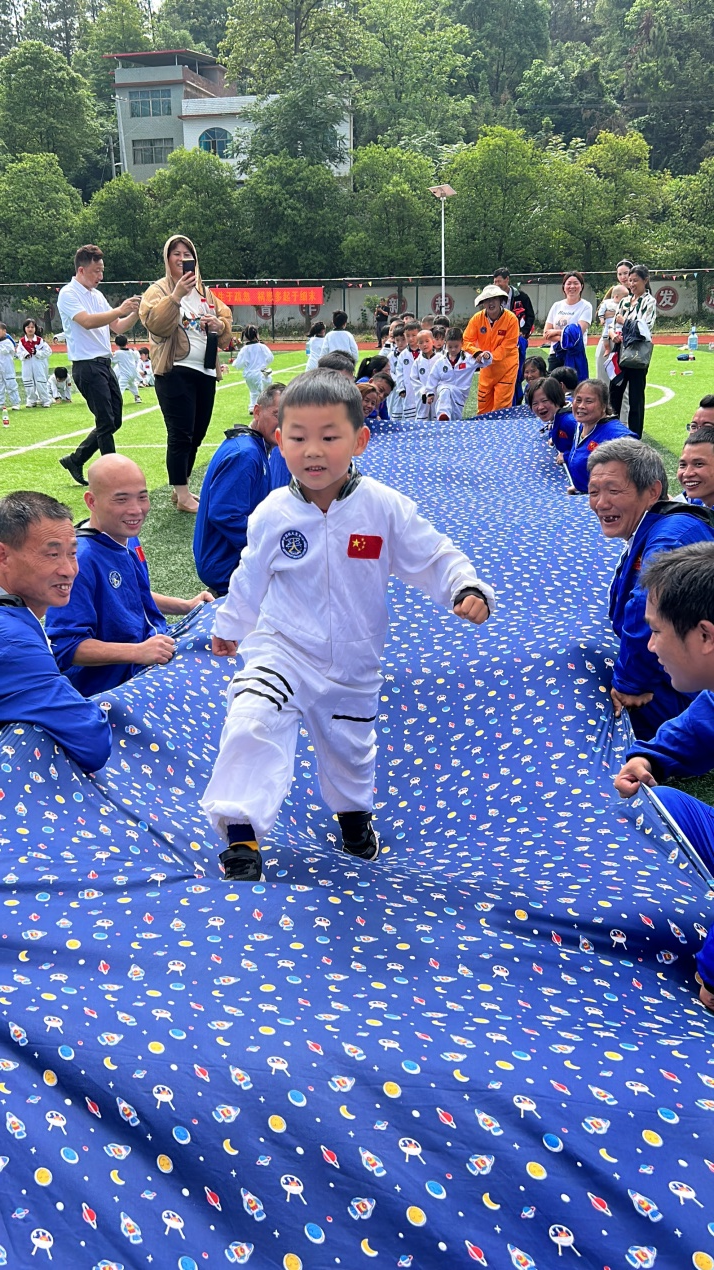 七彩童年，放飞梦想