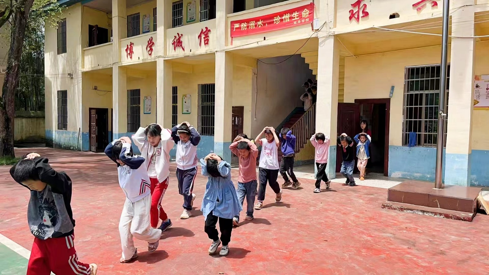 筑牢安全防线，安全铭记心间