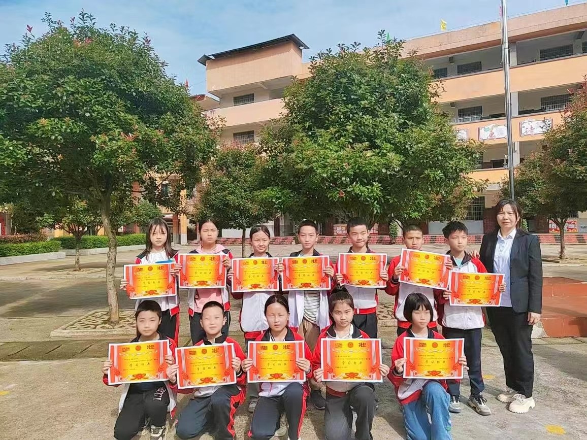 塘渡口镇第三完全小学举行春季学期期中综合练习表彰会