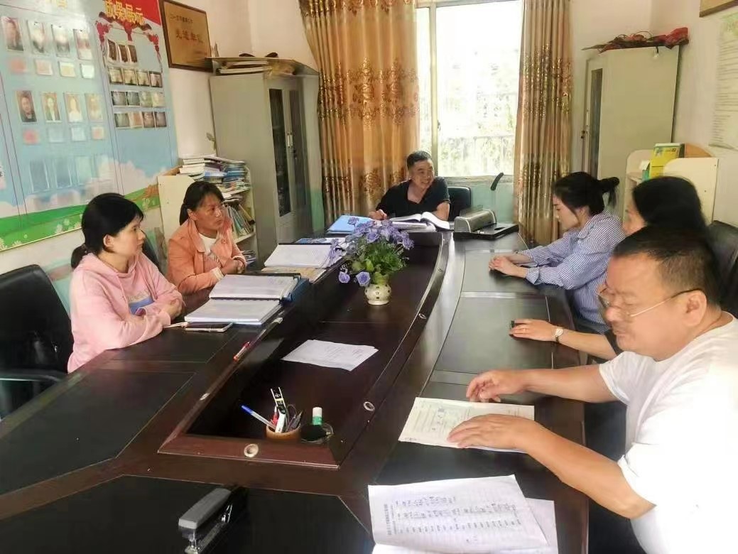 树师德师风，塑师表形象