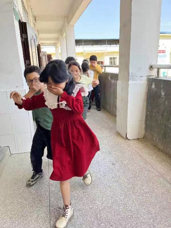 塘田市镇石山小学防灾减灾安全知识宣传