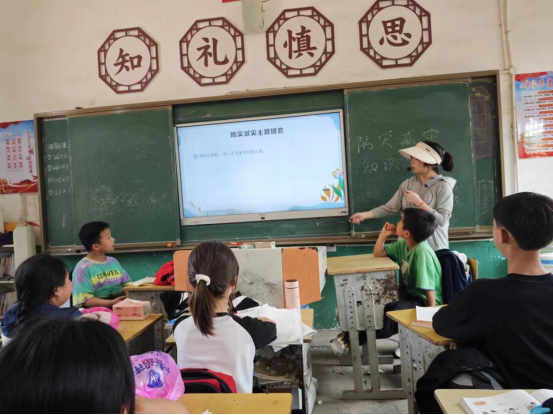 下花桥镇中心完全小学防灾减灾宣传教育