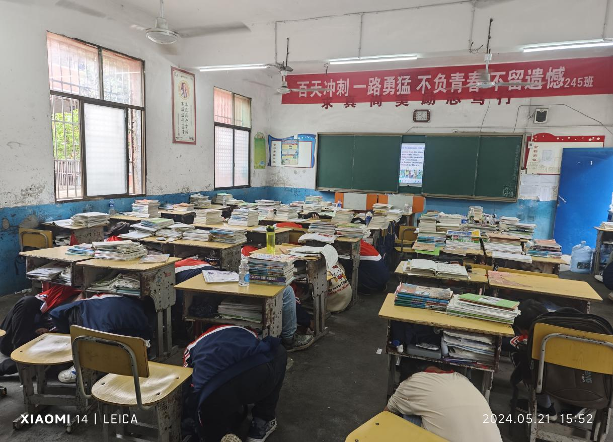 金称市镇中学开展防震应急疏散演练