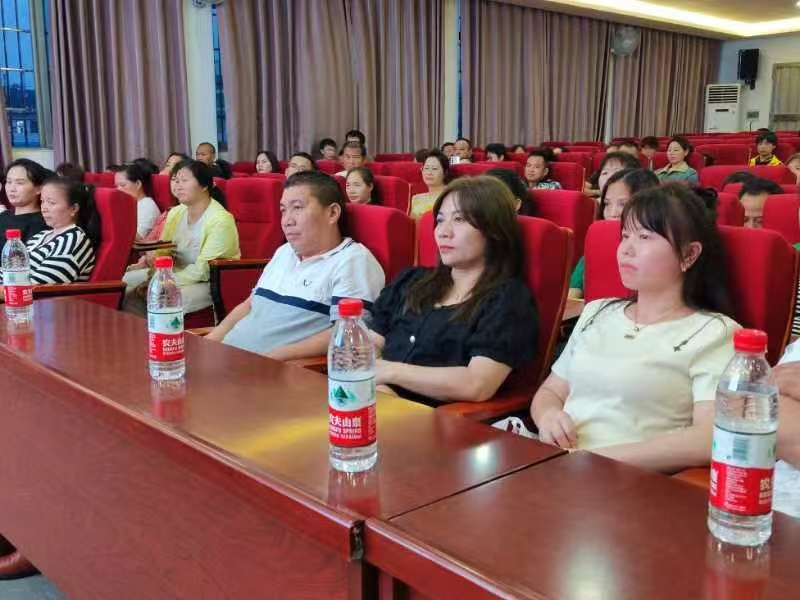 同心同力，共育美好