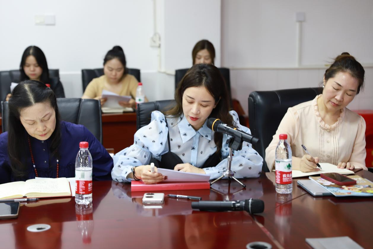 邵阳市三八亭小学、向阳小学教育同仁来校考察“整本书阅读”工作