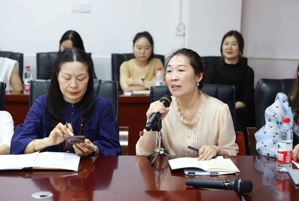 邵阳市三八亭小学、向阳小学教育同仁来校考察“整本书阅读”工作