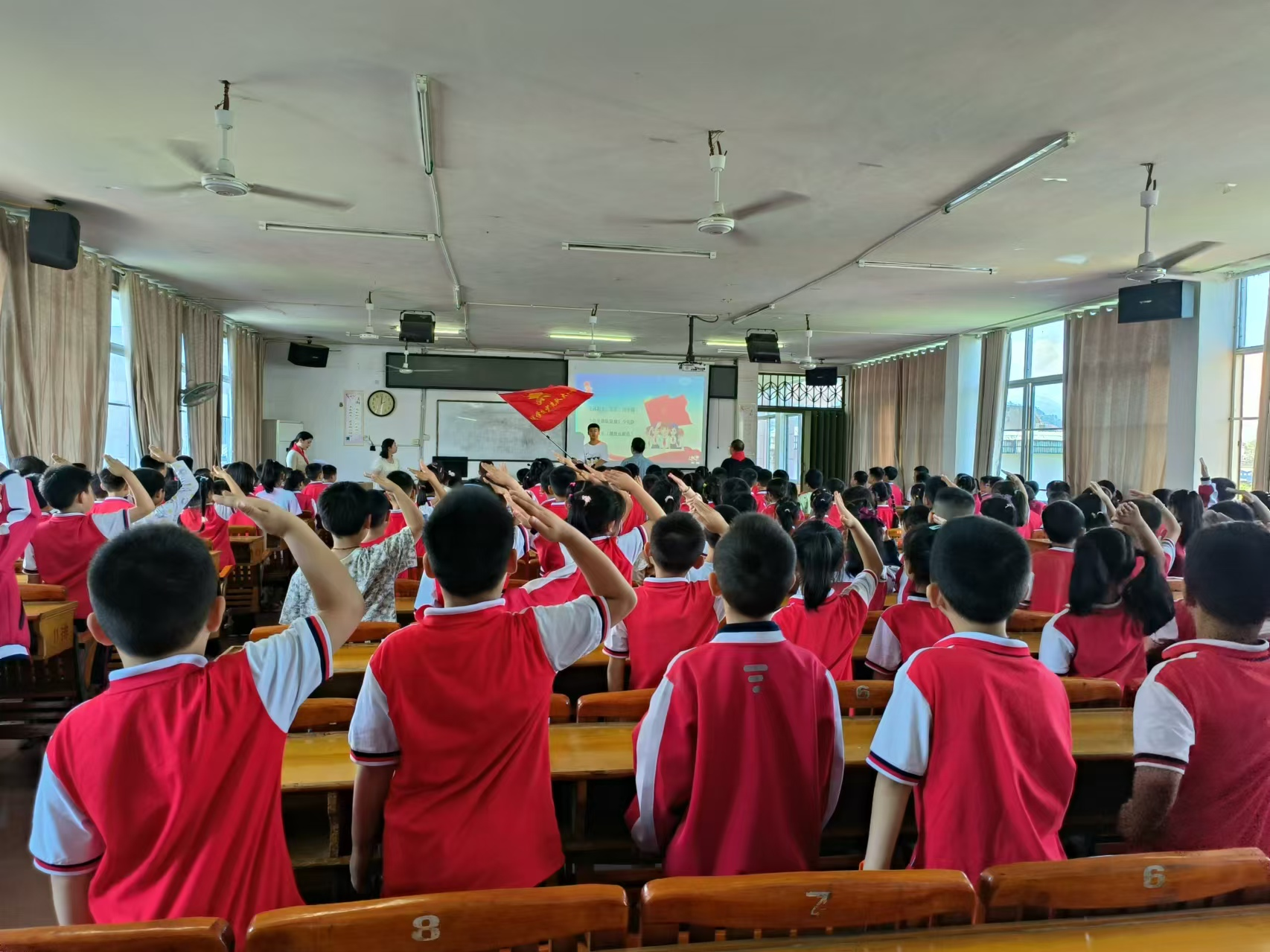 金城学校举行少先队员入队仪式