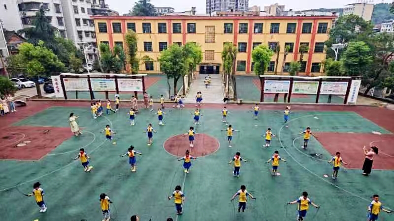 跳出健康，阳光成长