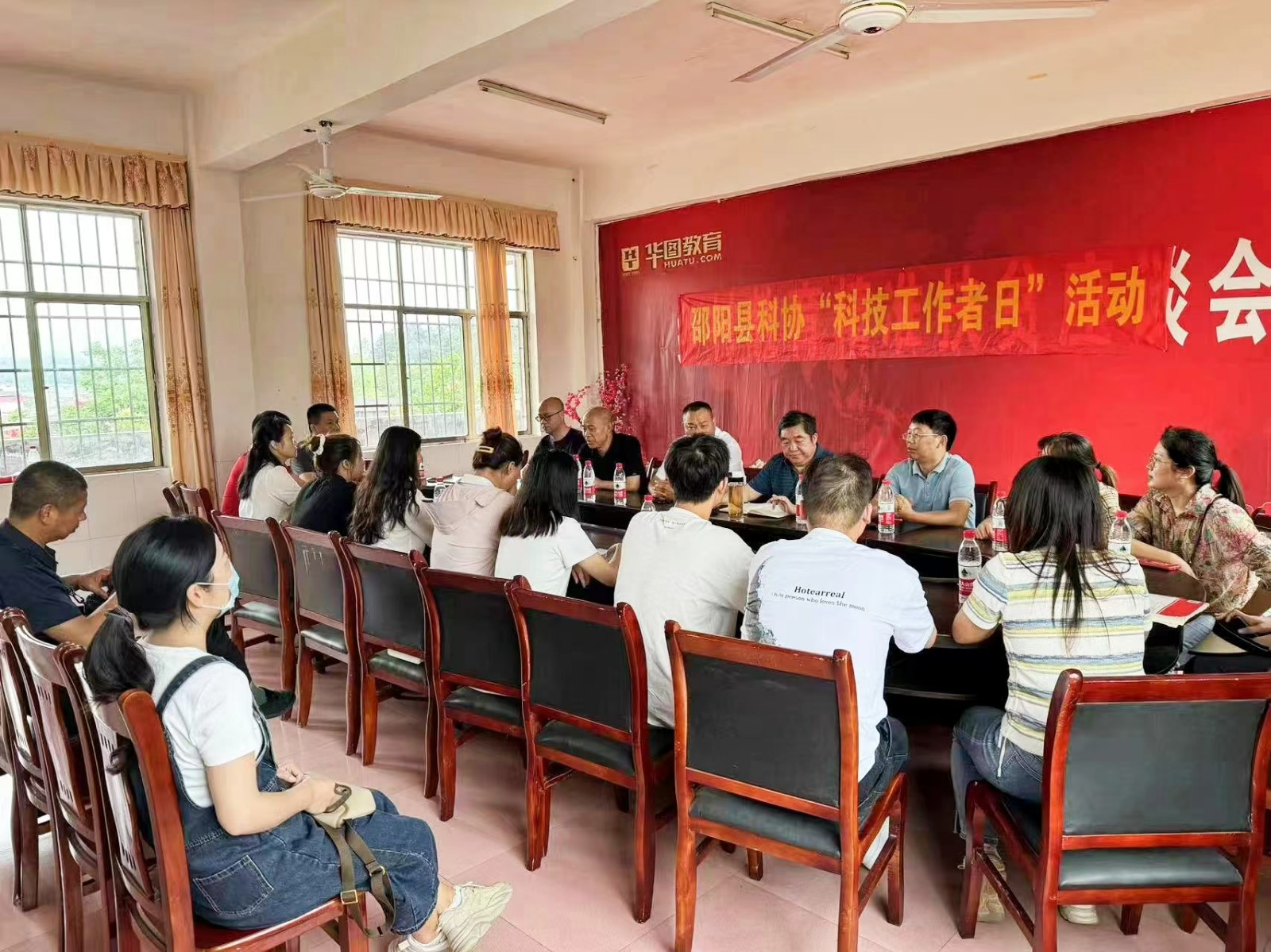 与科技同行，共创美好未来，河伯中学开展“讲好科学家的故事，弘扬科学家精神”演讲比赛