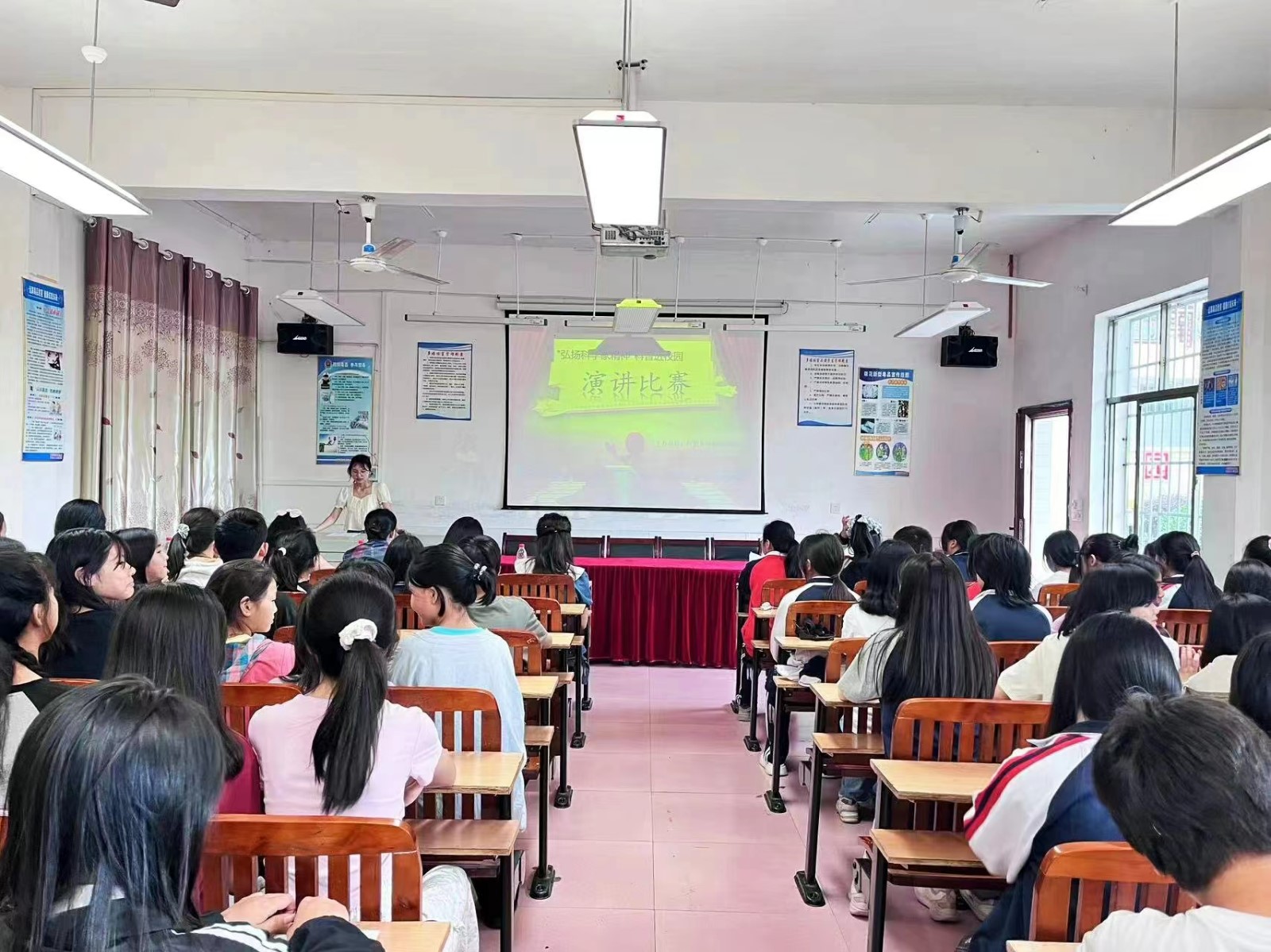 与科技同行，共创美好未来，河伯中学开展“讲好科学家的故事，弘扬科学家精神”演讲比赛