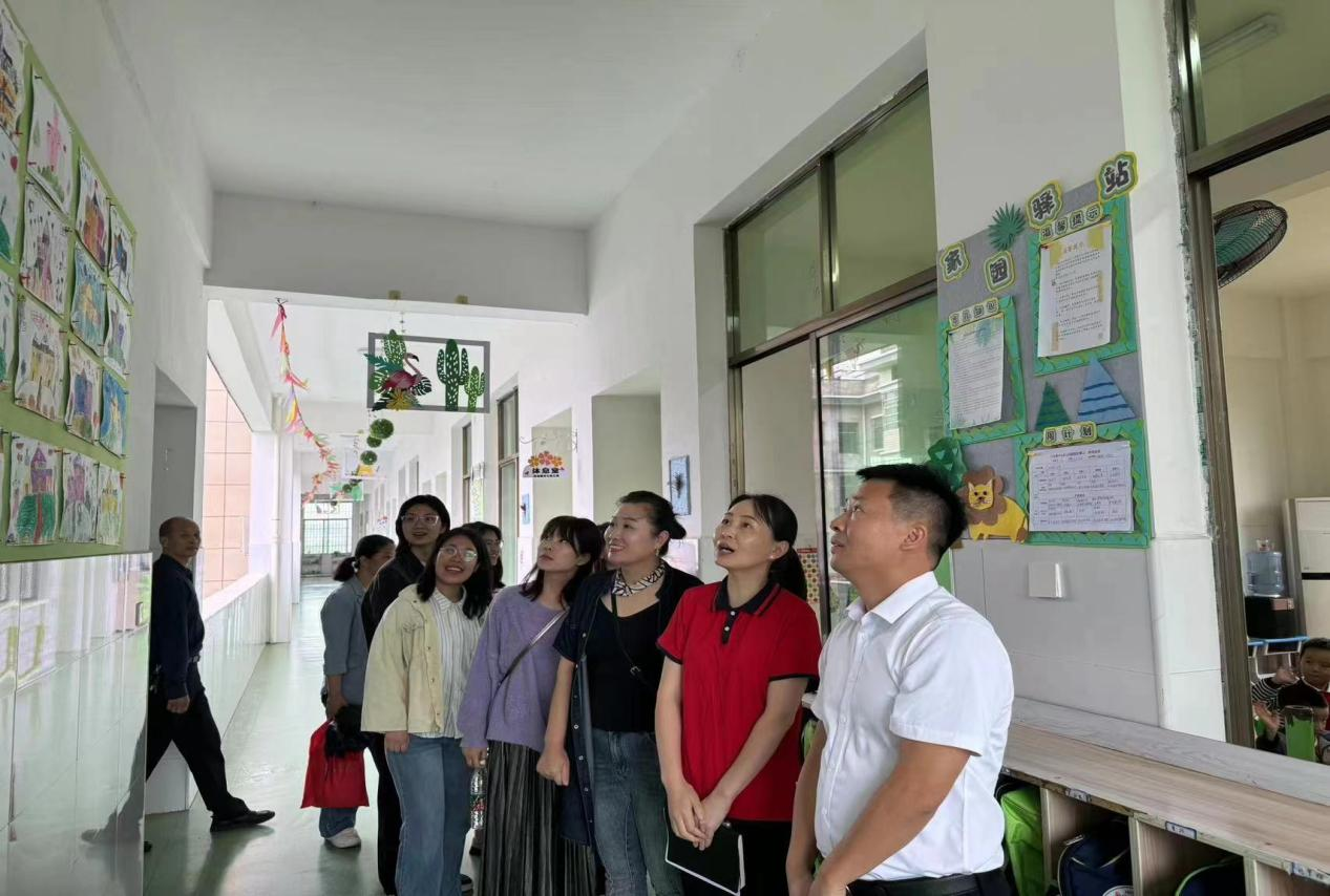 以爱相约、共育花开