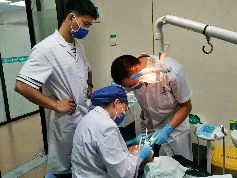 言传身教  医者仁心