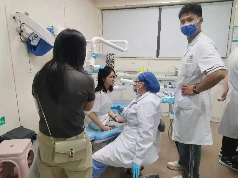 言传身教  医者仁心