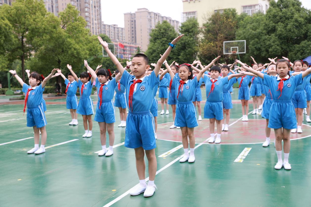 城区二小举行广播操比赛：团结协作，展我风采