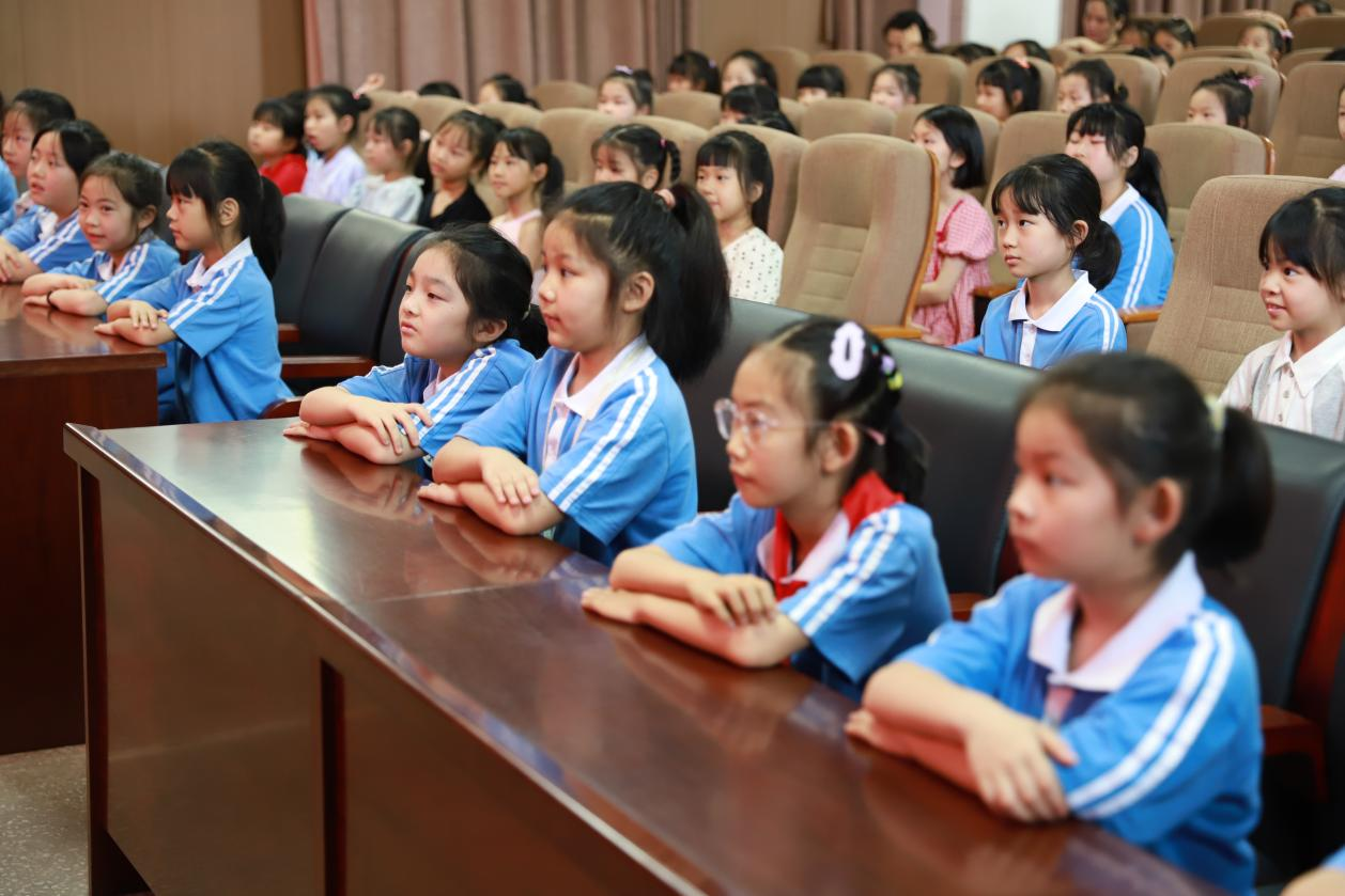城区二小开展“利剑护蕾•雷霆行动”女子护蕾宣讲