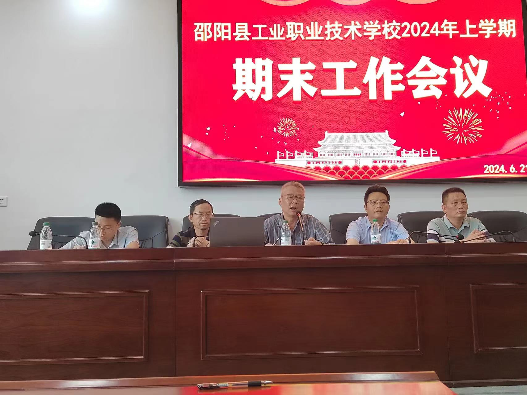 向下扎根，向上开花