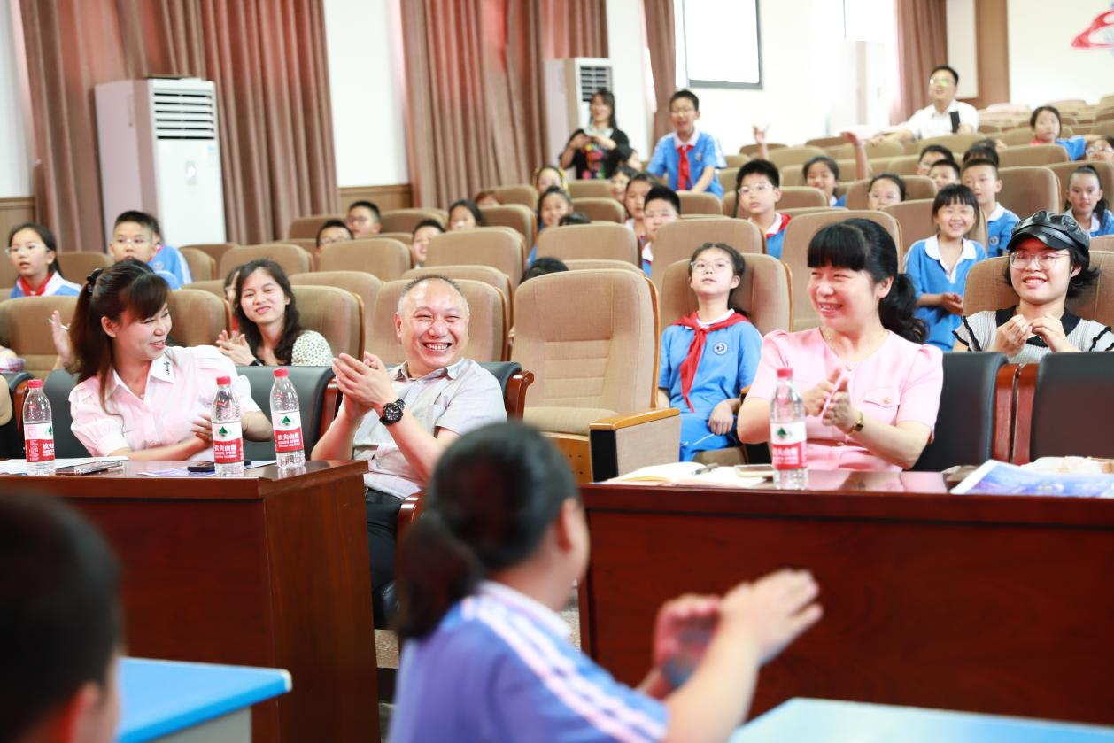 书香二小的成长：你听，夜空的星星会唱歌！