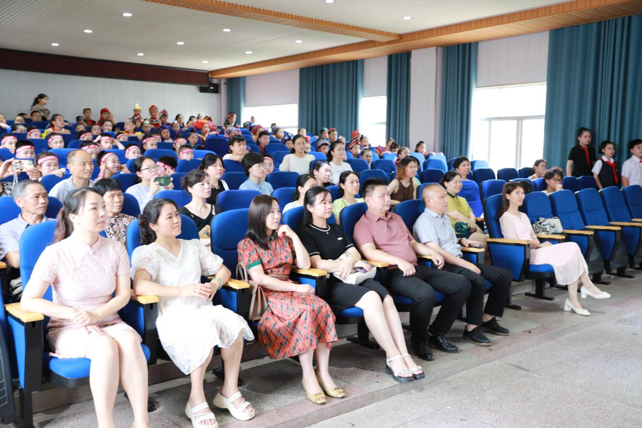 城区二小魅力队校才艺展示圆满落幕，多元才艺共绘童年乐章