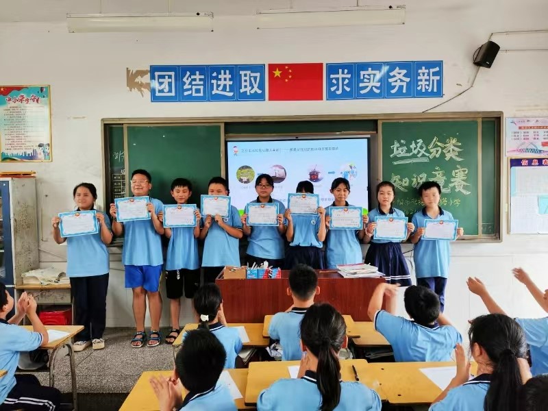 北塔小学垃圾分类工作放假不放松