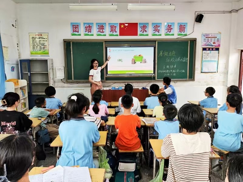 北塔小学垃圾分类工作放假不放松