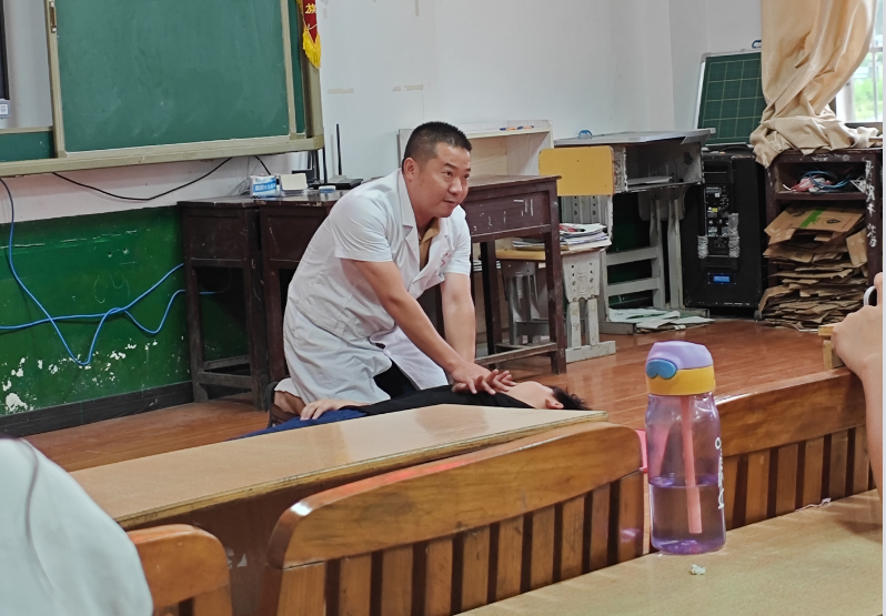 蔡桥乡中心完全小学开展防溺水应急救援知识培训