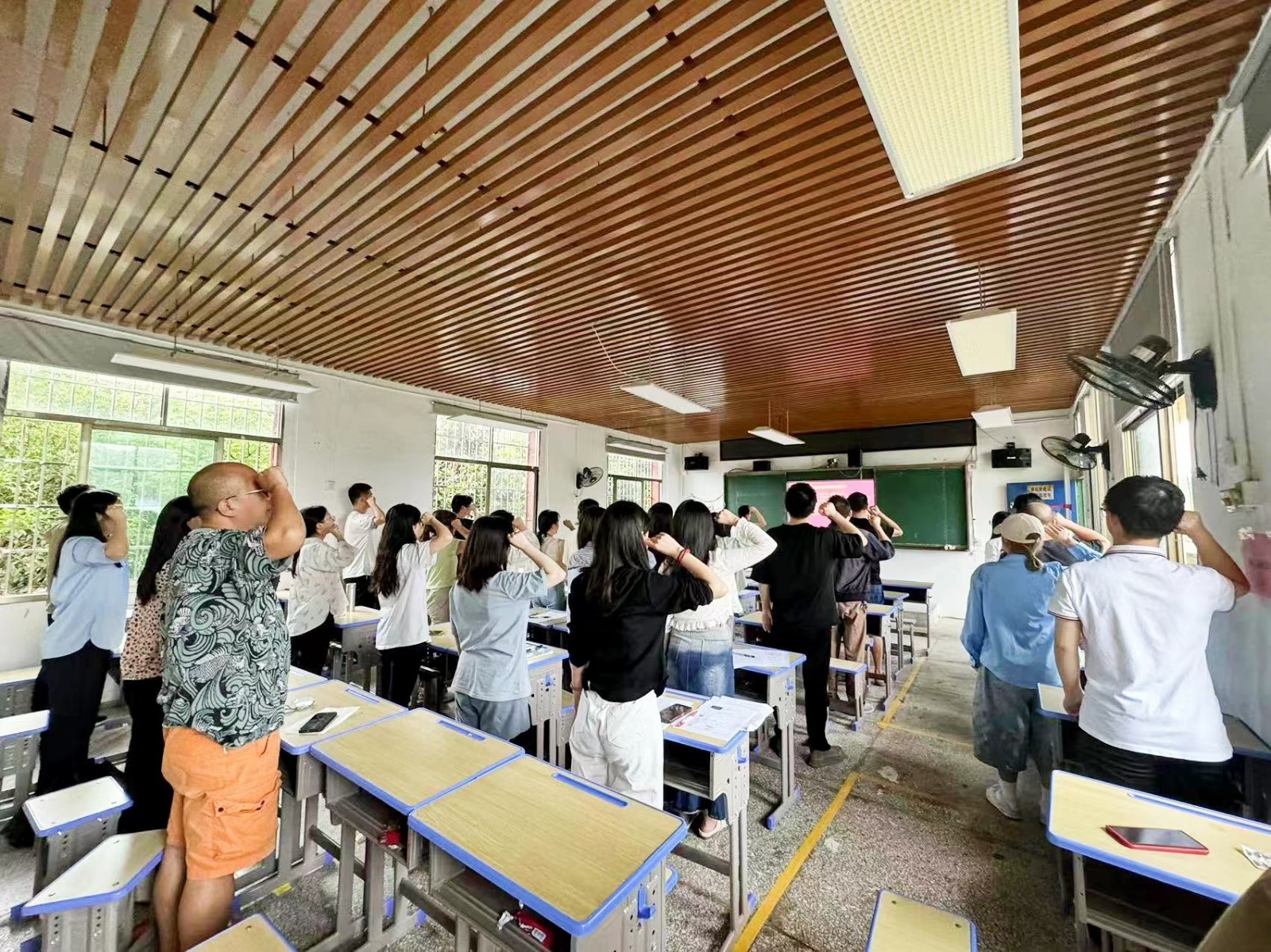 蔡桥乡中学召开师德师风专题会议