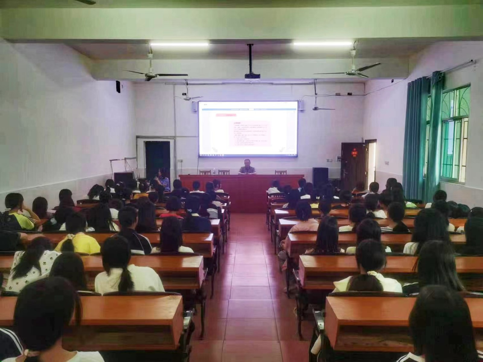 白沙中学启动“利剑护蕾雷霆行动” 女子护蕾宣讲团进校园守护学生安全