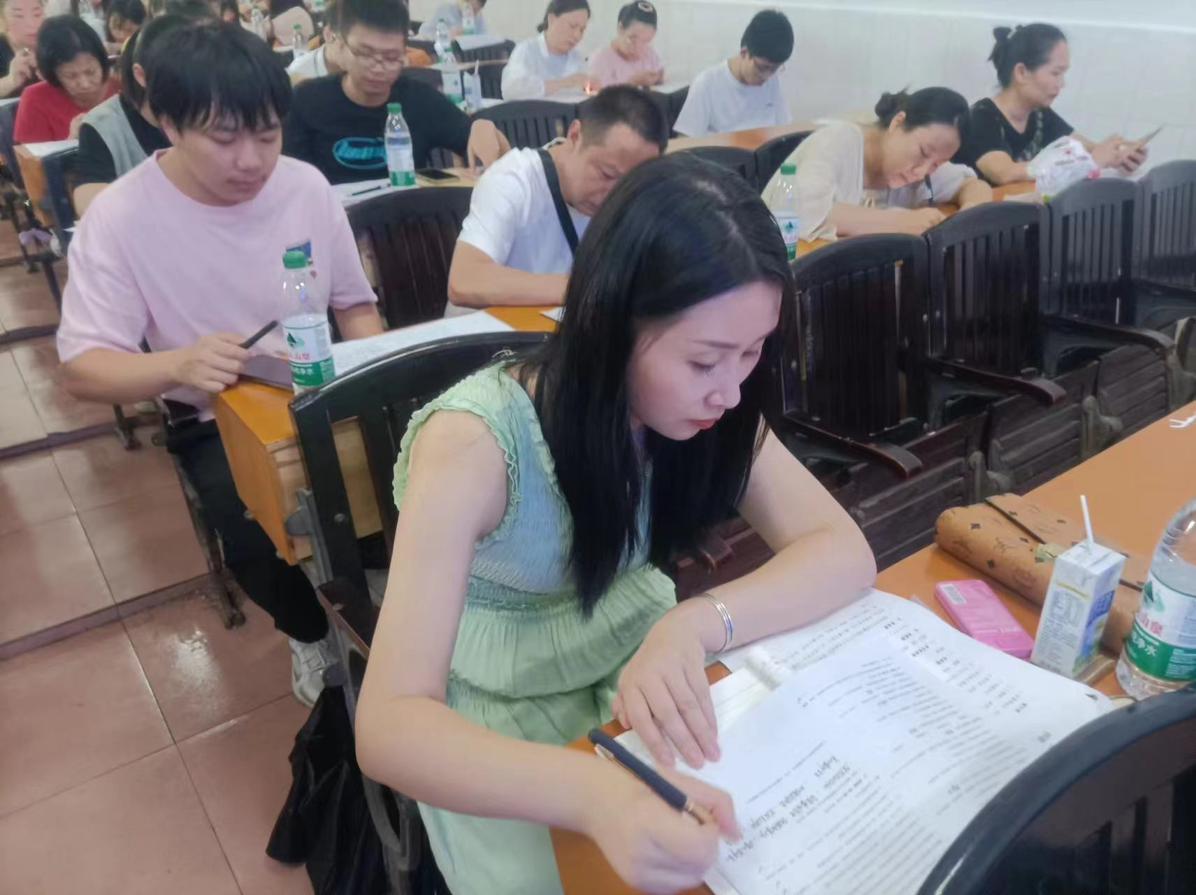 白沙中心学校举行师德师风集中培训，打造“四有”好教师团队