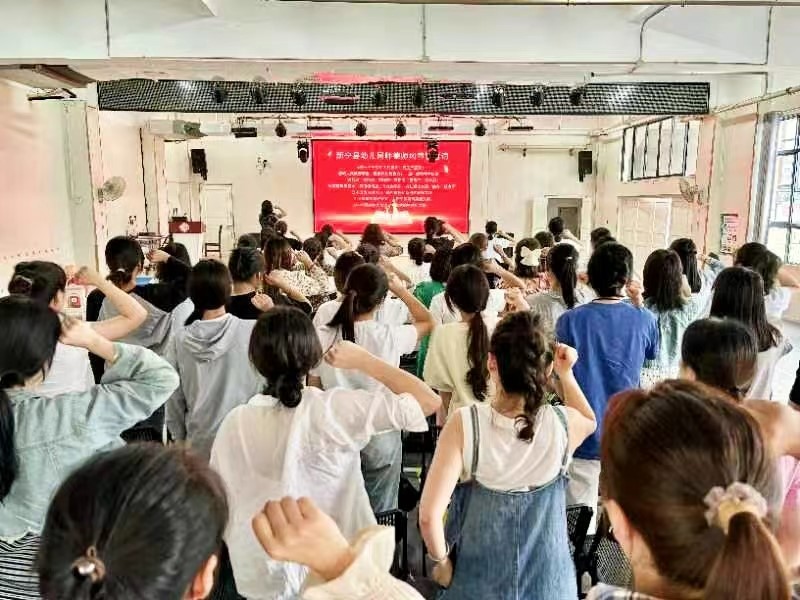 师德如光照前路，师风浩荡谱新篇