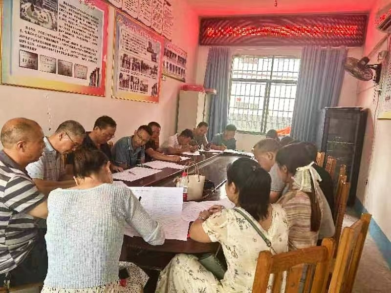 新宁县崀山镇崀山学校开展师德师风集中培训