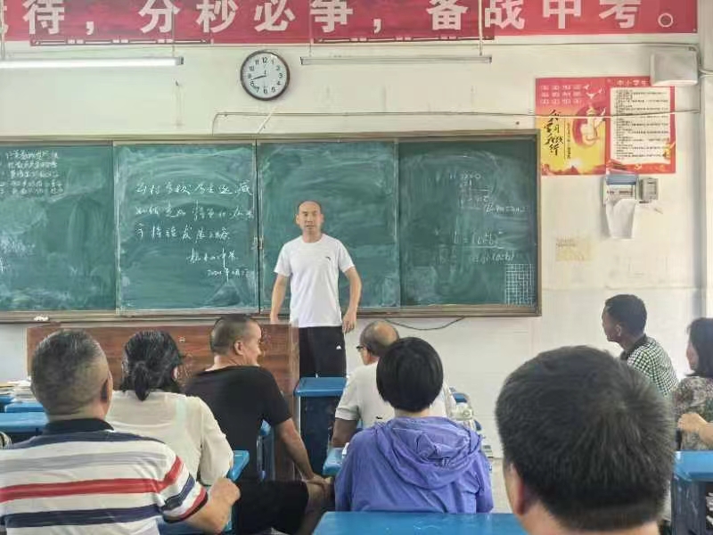 梽中全体教师积极探讨乡村学校特色办学之道 应对生源减少挑战