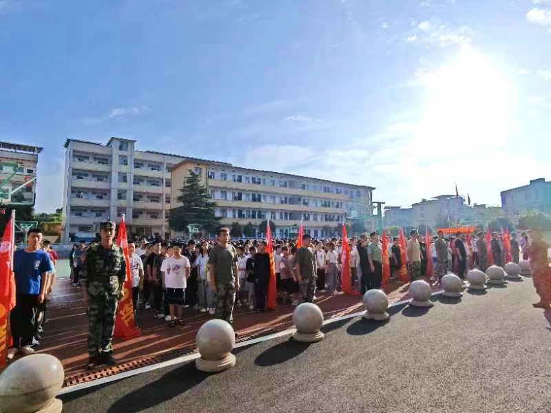 青云中学开展七年级新生入学教育