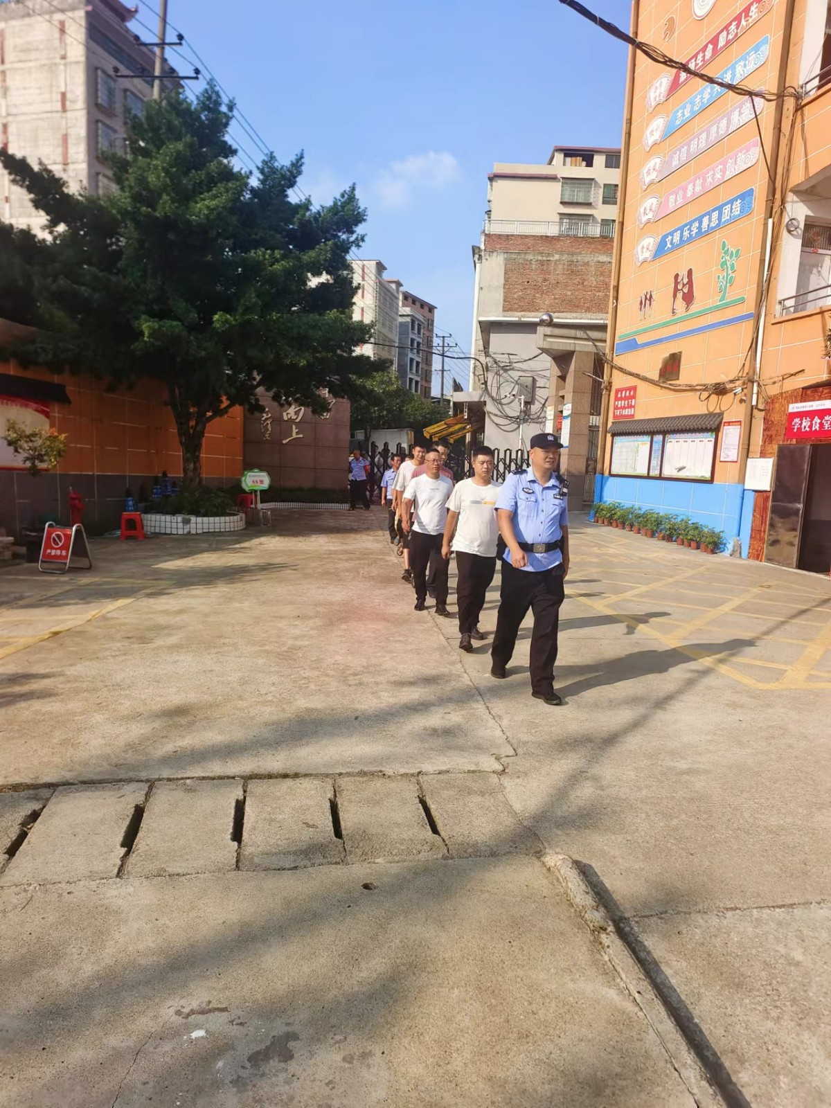 “警校联动，共创平安校园