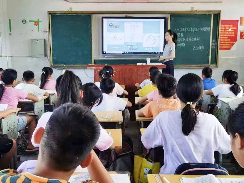 白沙中心小学开展安全主题教育班会