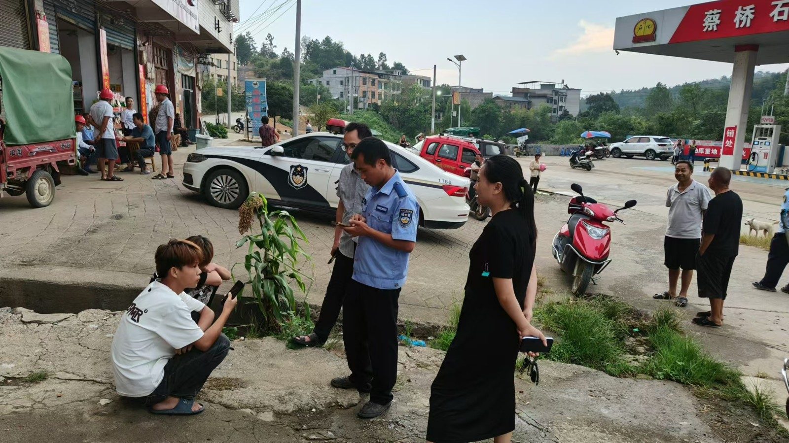 蔡桥乡中学开展校园周边交通整治行动