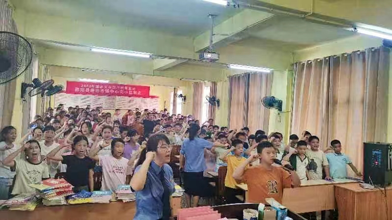 塘田市镇中心完全小学开展法治教育