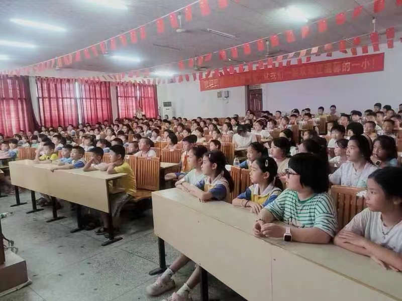 法治进校园 护航助成长