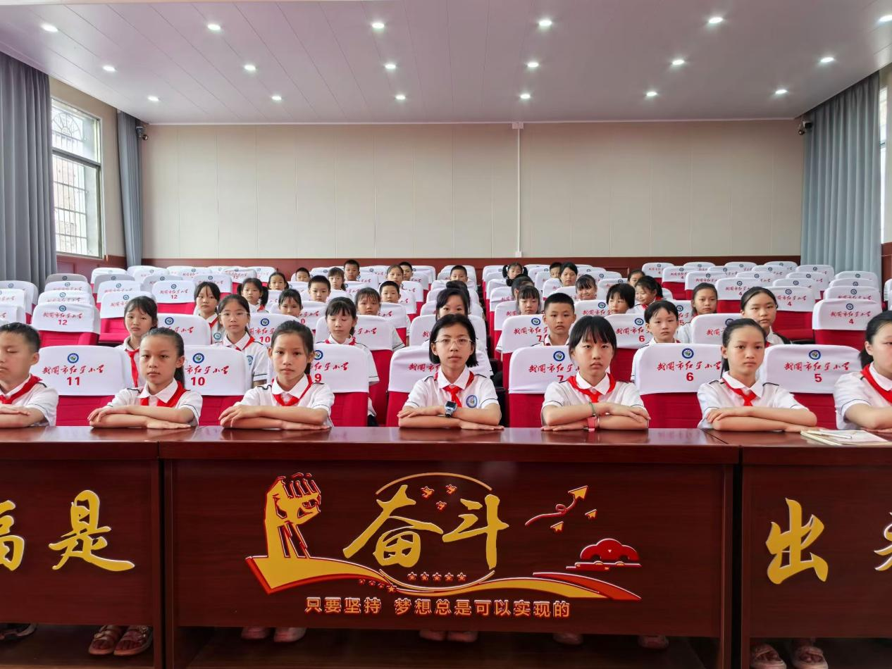 新学期新征程，红领巾向未来